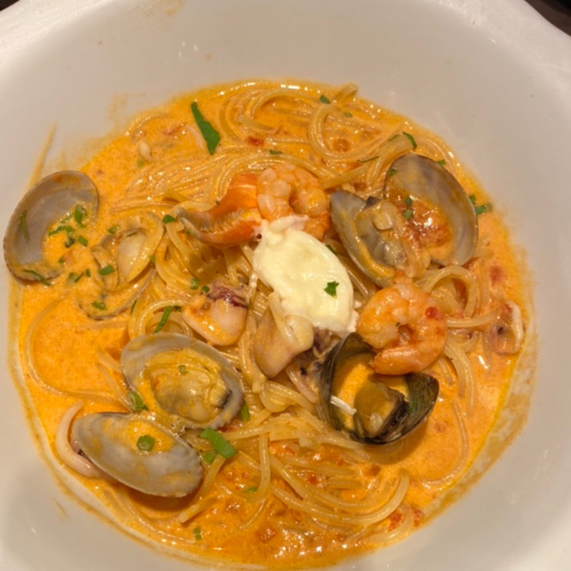 地中海風カニと海老とアサリのトマトクリームスープ　大盛り(洋麺屋五右衛門 イオンモール京都桂川店)