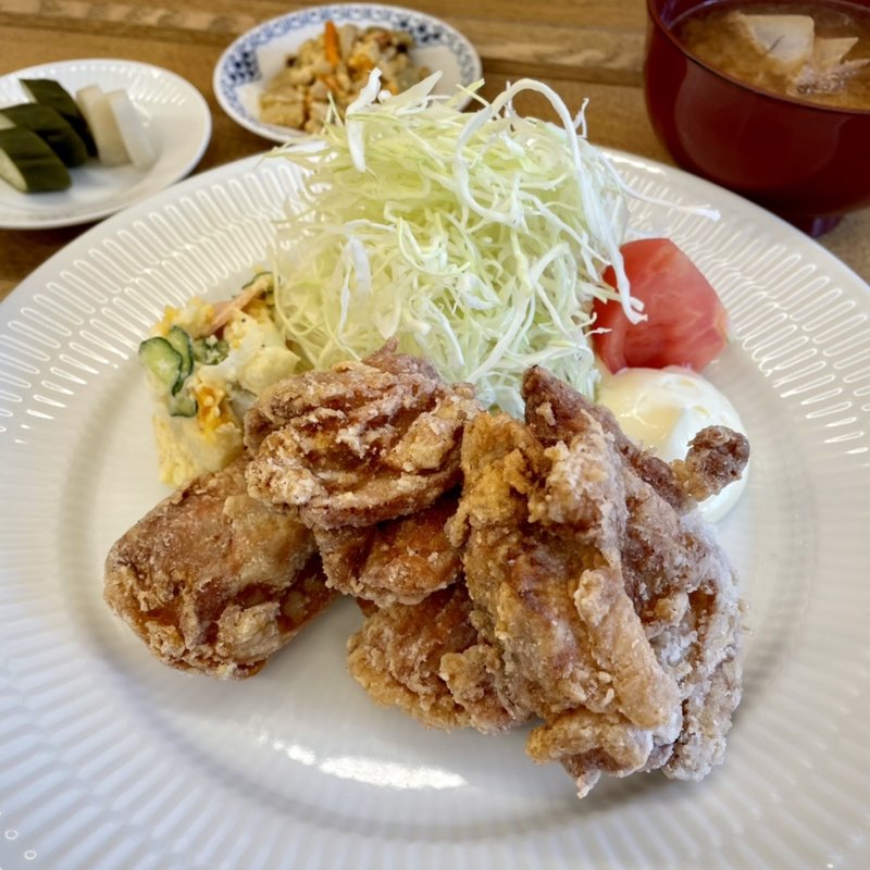 鶏の竜田揚げ定食(食堂まきの)