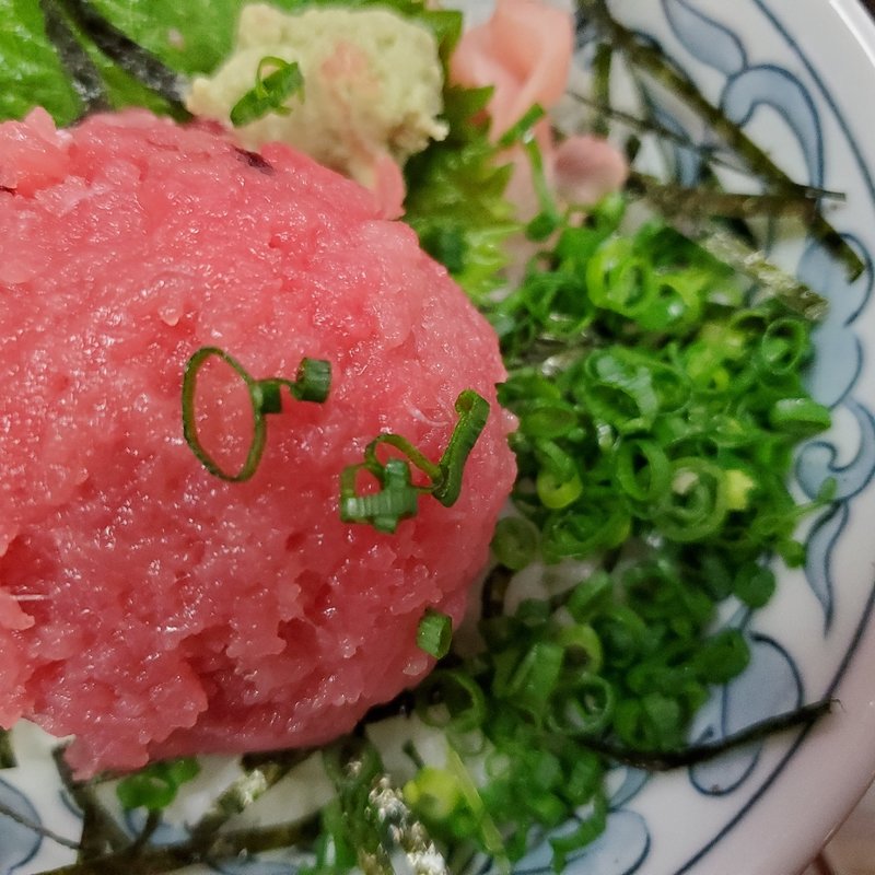 中落ち丼(うお多 （うおた）)