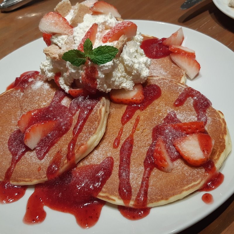 ストロベリーパンケーキ(ホノルルコーヒー KITTE博多店)