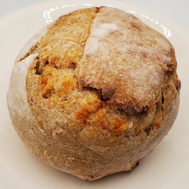 ウワザンのパンにチーズ(ティエリ)