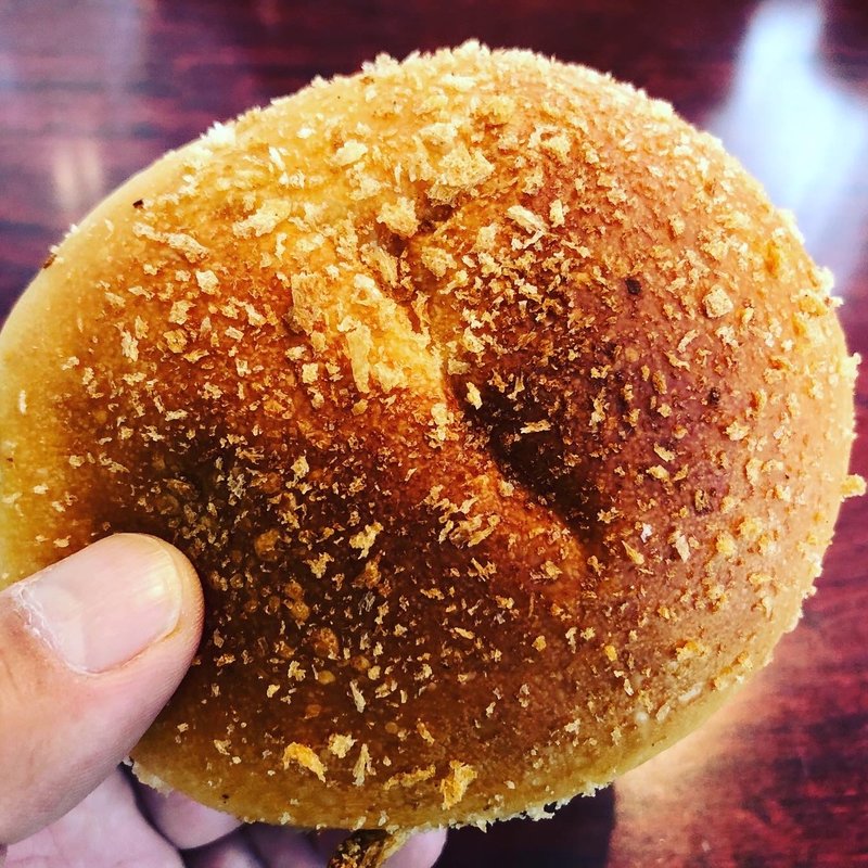 焼き牛カレーパン(愛とパン)