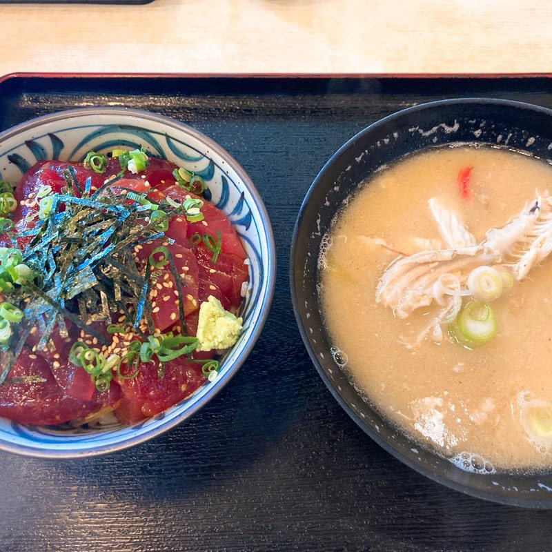マグロの漬け丼(海ぼうず)