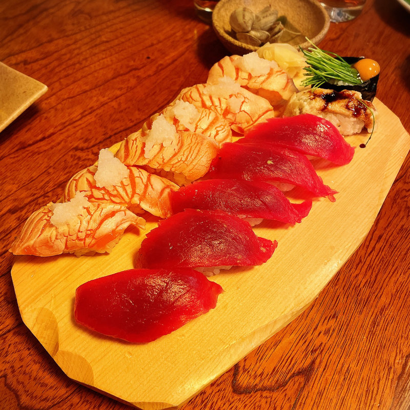 炙りサーモン・赤身(いろは寿司 本店)