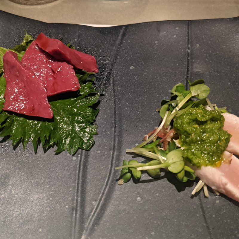 ハツ刺身、ササミたたき(誦月)