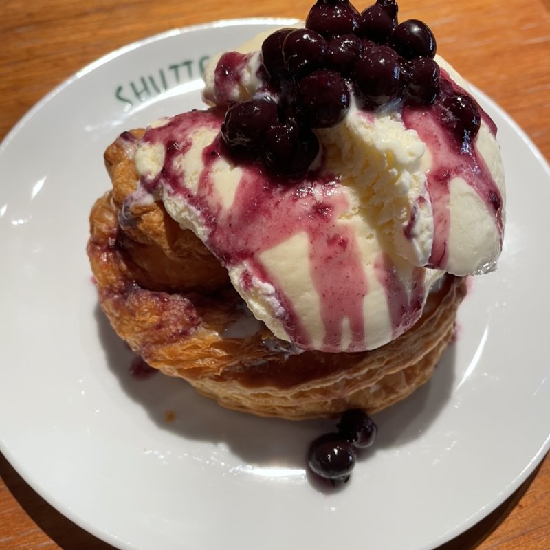 アップルパイアラモード (ブルーベリー ソース）(SHUTTERS 自由が丘)