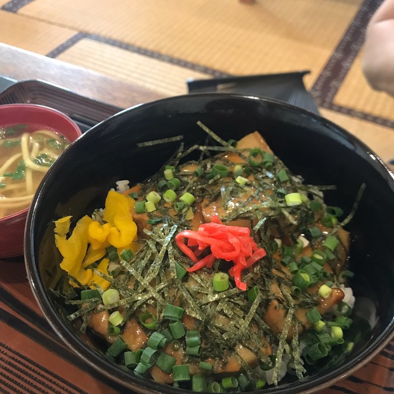 ラフテー丼(カフェテードゥン しだめー館 )