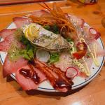 魚屋ビストロの豪快カルパッチョ(福岡鮮魚卸直営店　ビストロ酒場　ウオスケ)