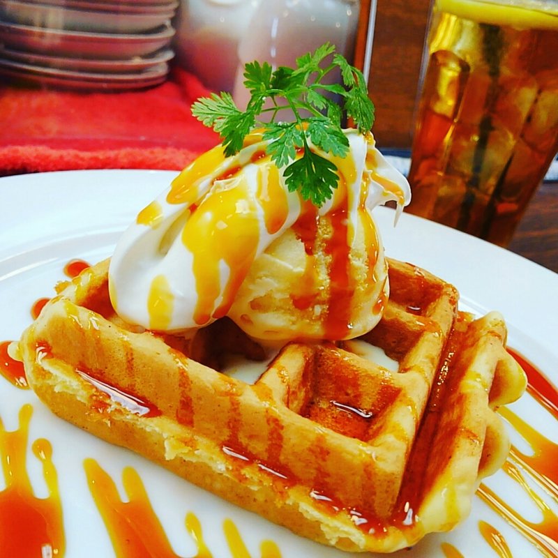 自家製キャラメルソースのワッフル(カフェ　ベリー （カフェベリー）)