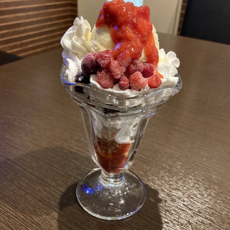 イチゴパフェ(コート・ダジュール 勝田台店 )