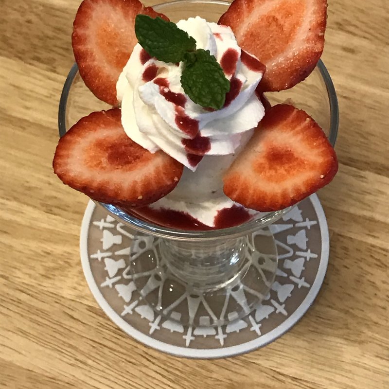 イチゴのミニパフェ(アフタヌーンティー)(ホットケーキパーラー フルフル 赤坂店 （Fru-Full）)