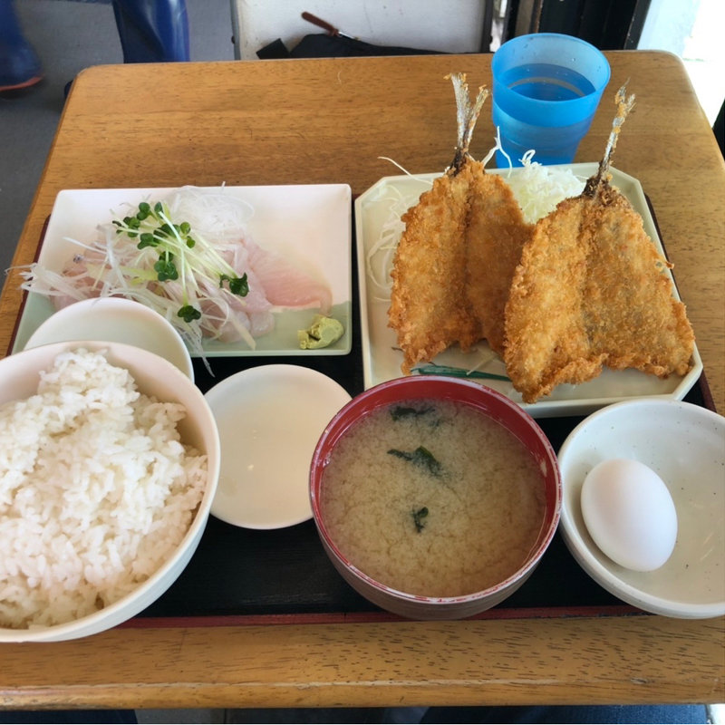 アジフライと刺身定食(ゆうき食堂)