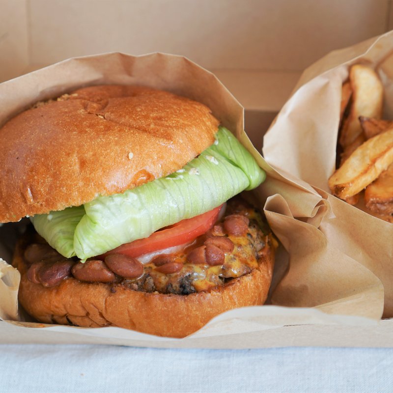 チリビーンズバーガー（ポテト付）(Sims Lane Burger Stand (シムスレーンバーガースタンド))