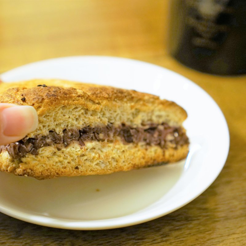 スコーン／贅沢あんこサンド(北海道ワッフル＆スコーン アモール)