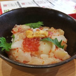 旬の海鮮丼(無添くら寿司 福岡日赤前店)