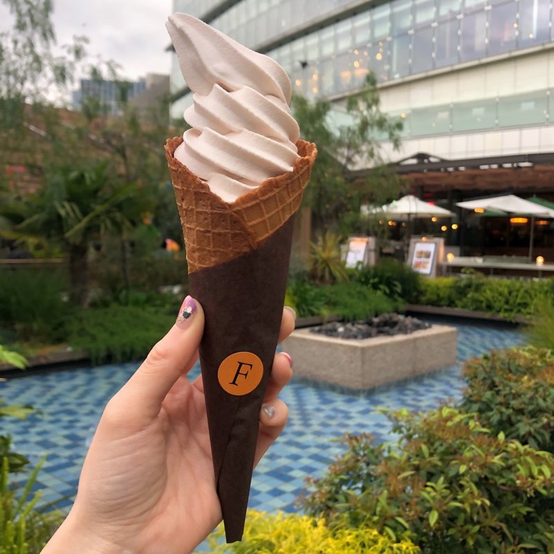 いちごのソフトクリーム(FLAVÉDO ROOFTOP フラベド ルーフトップ)