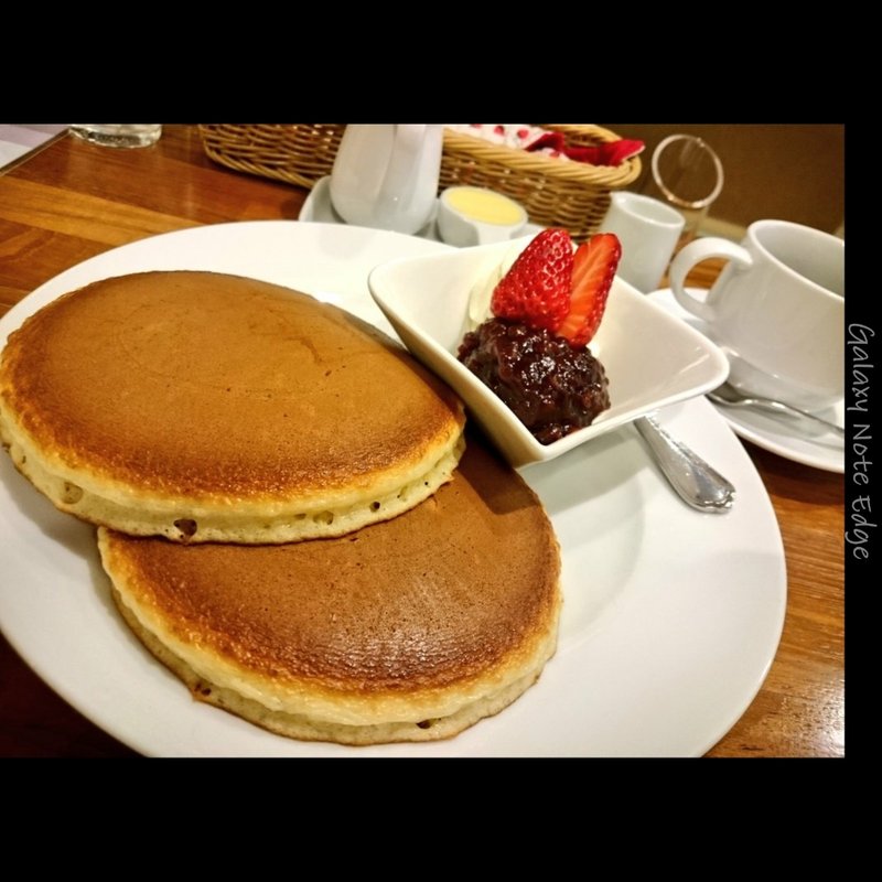 ホットケーキあずきホイップ添え(ホットケーキパーラー フルフル 赤坂店 （Fru-Full）)