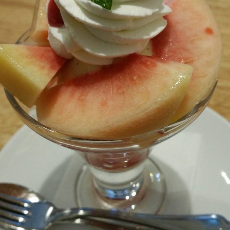 白桃のミニパフェ(アフタヌーンティー)(ホットケーキパーラーFru-Full赤坂店)