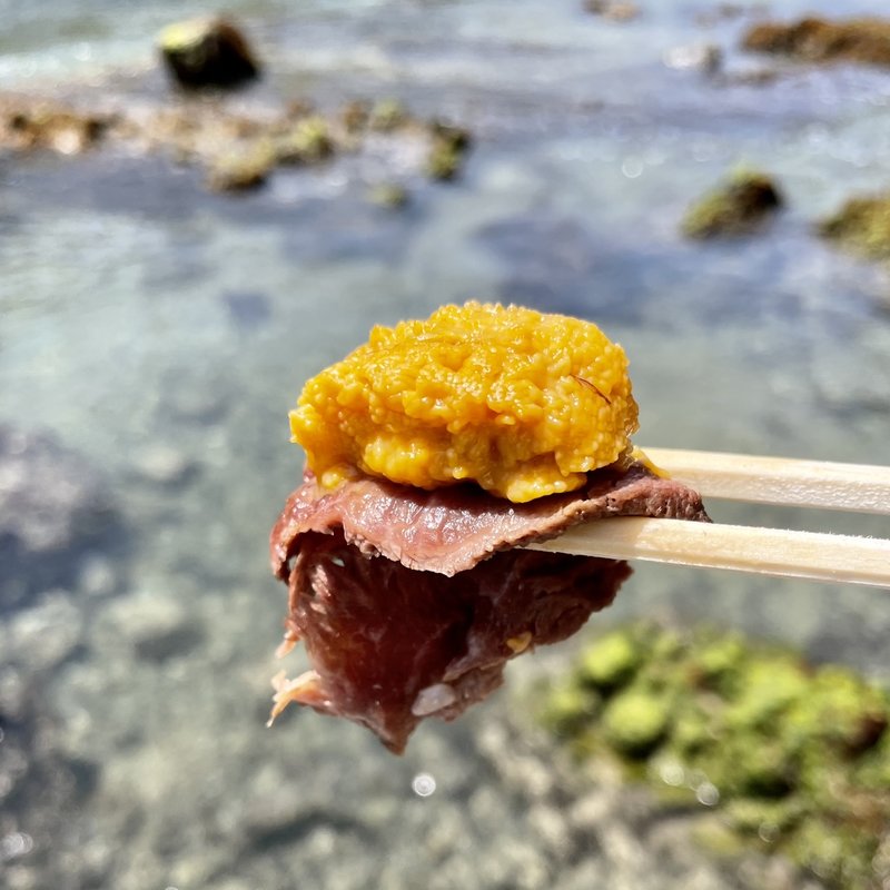 伊豆牛のたたきウニ乗せ丼(開国厨房なみなみ )