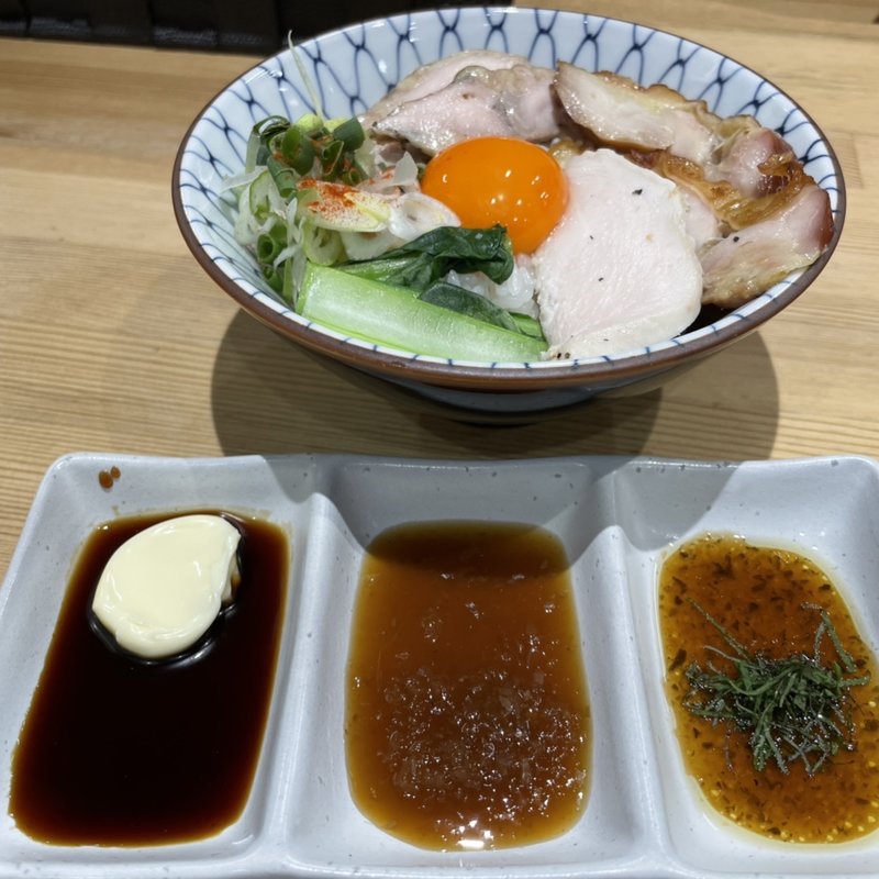 鶏づくし丼三種ソース添え(和風ピンポン竹末)