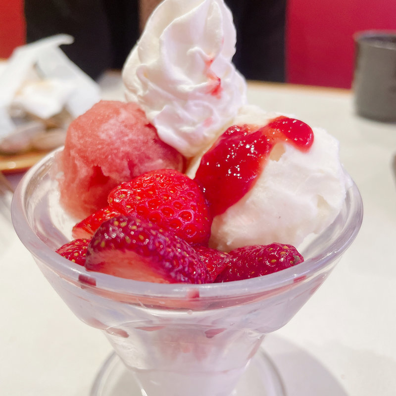 春摘みいちごのパルフェ(はま寿司 茨木新和町店)