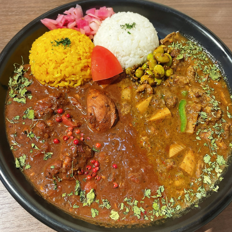 2種あいがけカレー(カオス スパイス ダイナー)