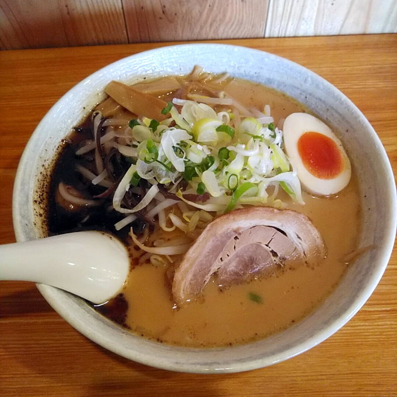 黒トンコツらーめん(らーめん 黒の木 （くろのき）)