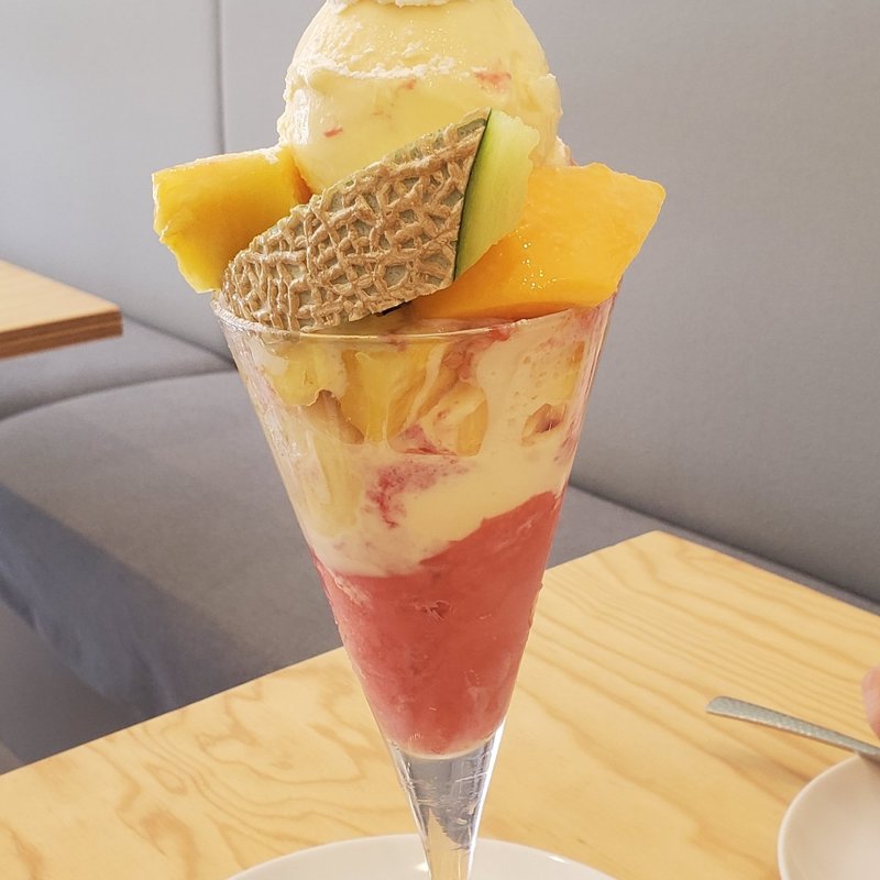 フルーツパフェ(フルーツカフェ フルータス)