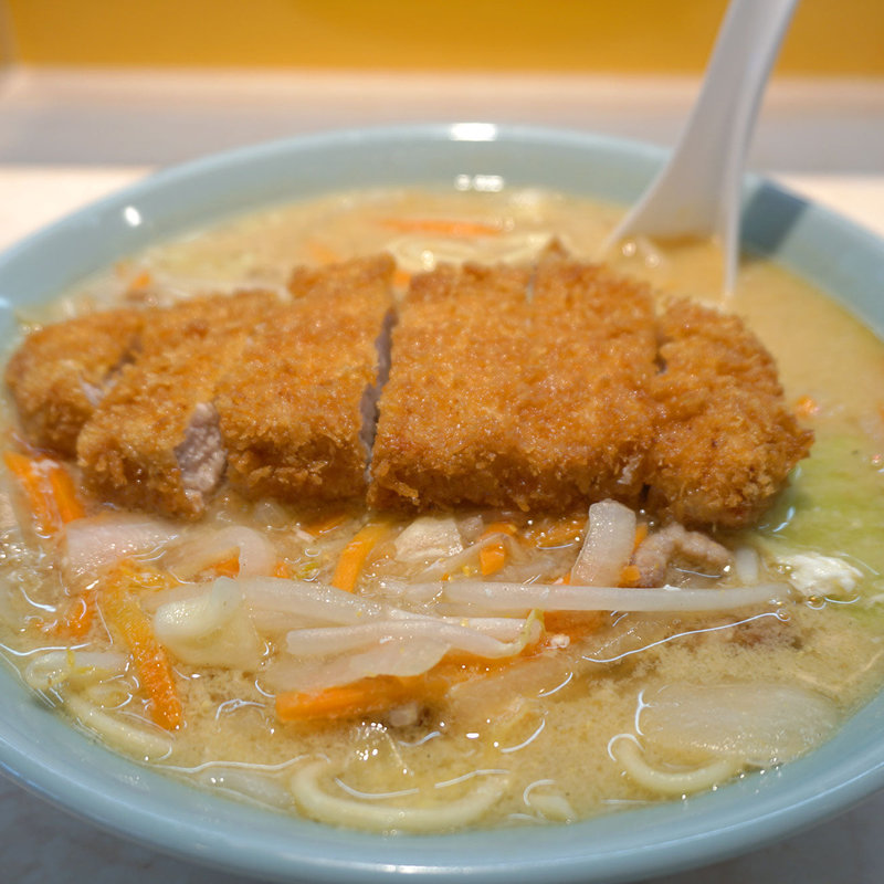 とんかつのせチャンポン(銀河のチャンポン)