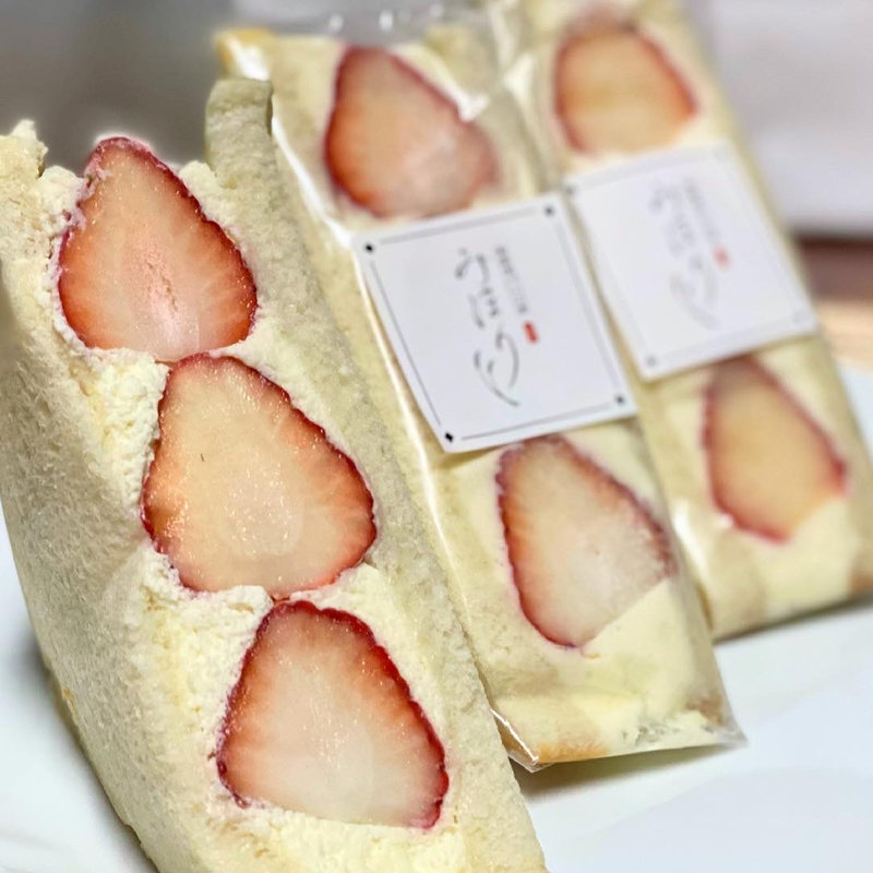 フルーツサンド（いちご）(高級食パン工房 みほり)