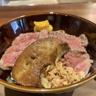 赤城牛のステーキと炊き上げピラフ、フォアグラトッピング(メゾンドシェフごはん)