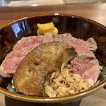 赤城牛のステーキと炊き上げピラフ、フォアグラトッピング(メゾンドシェフごはん)