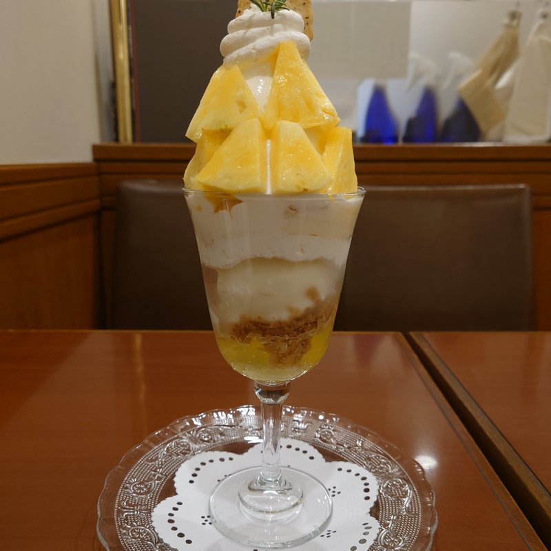 台湾パイナップルとスターアニスのパフェ(T’s cafe ゲートイン)