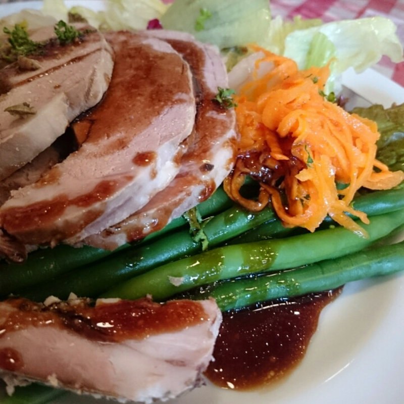 本日の日替わり（豚肉の地中海風サラダ仕立て）(ボンジュール食堂)