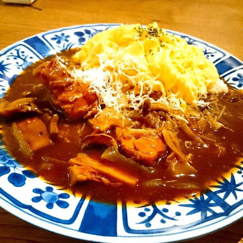 月替わりランチ（水炊きスープで仕上げた 茸たっぷり トロトロたまごのチキンオムライス）(博多水炊き とり田 薬院店)