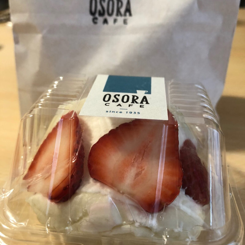 苺のマリトッツォ(オソラカフェ)