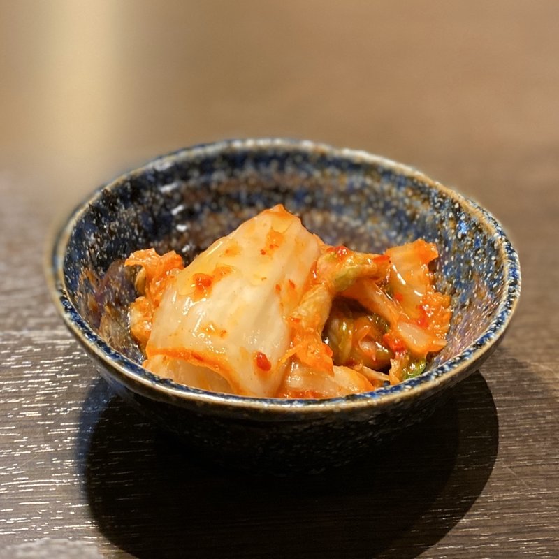 キムチ(大衆ホルモン焼肉 肉まる本店)