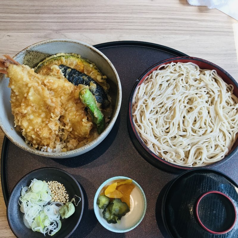 金目鯛と野菜の天丼 十割半せいろセット

(はな膳　夏見店)