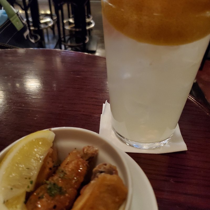 バッファローチキンとhubグレープフルーツでハッピーアワー満喫(hub)