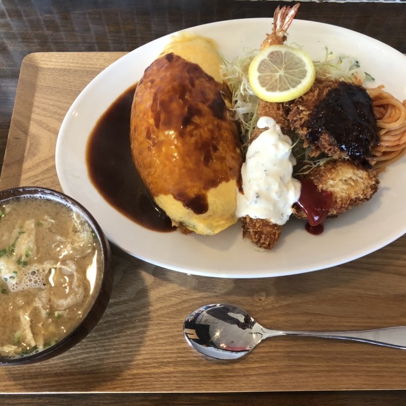 LUNCH E(Yo-shoku OKADA （ヨウショク オカダ）)