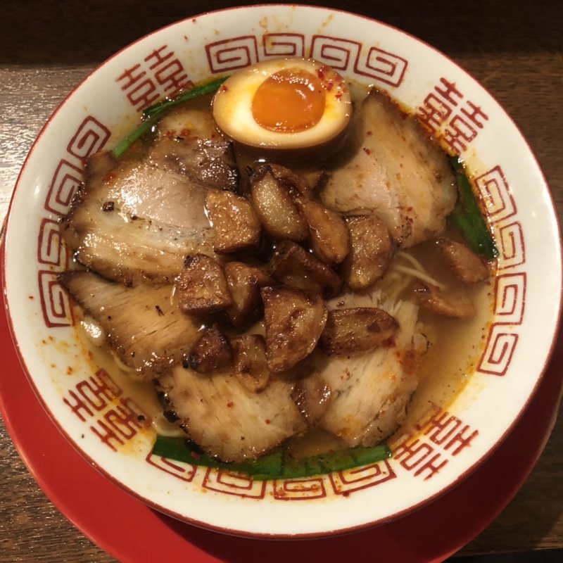 焼豚ラーメン半辛 にんにく玉子とじ(焼豚ラーメン 三條)