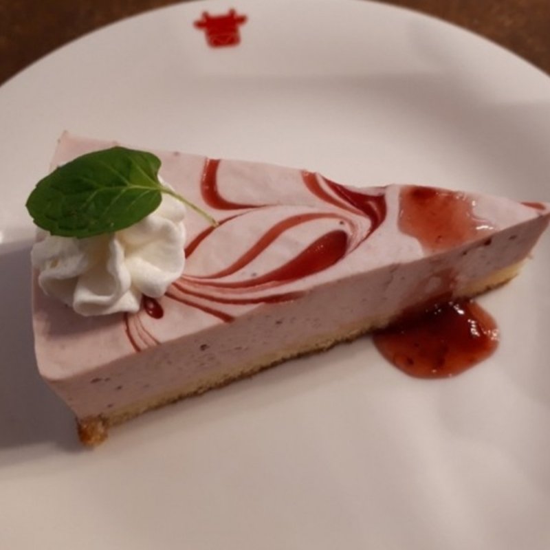 いちごのレアチーズケーキ(肉の万世 岩槻インター店)