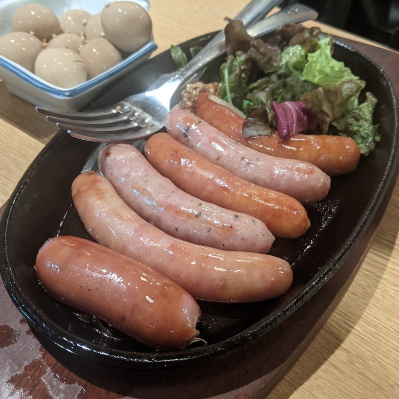 ソーセージ鉄板焼き(牡蠣と国産和牛　品川商店)