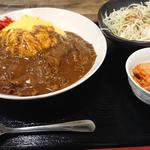 カレーライス（写真はふわとろ卵＋チーズ）(まんぷく居酒屋ten)