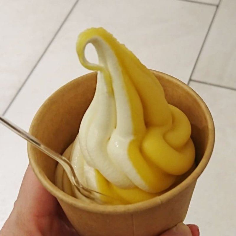 塩みるくソフトクリームマンゴーミックス(KUGENUMA SHIMIZU GINZA SIX店)
