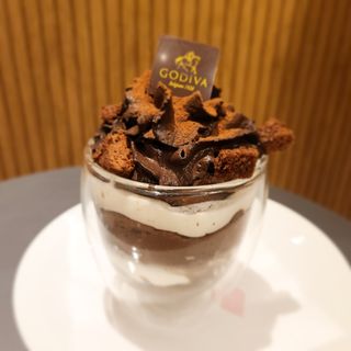 チョコレートシフォンとチーズクリームのパルフェ(ゴディバカフェTokyo グランルーフ店)