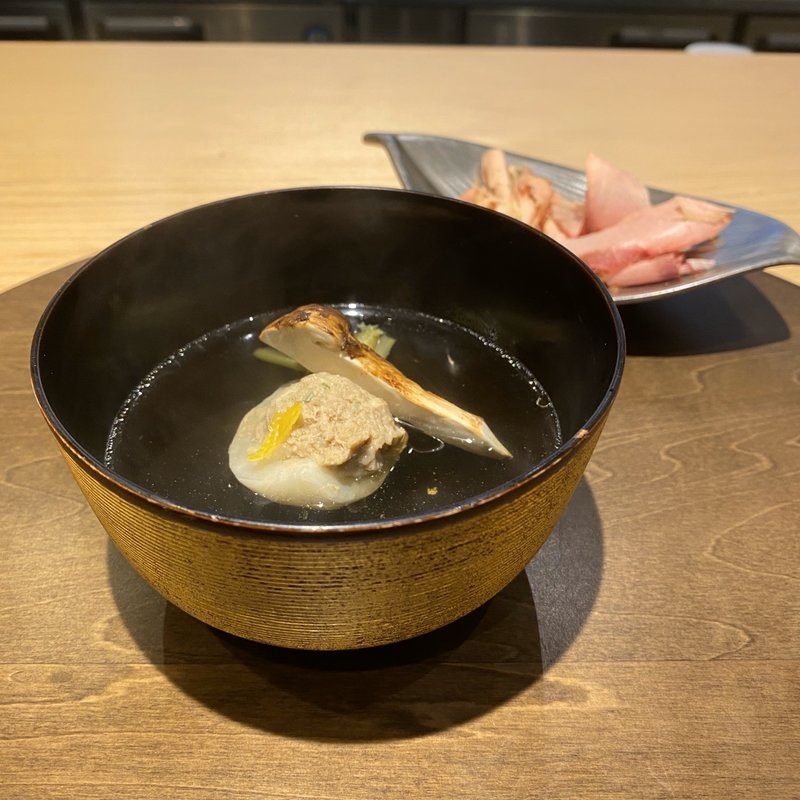 割りたて鹿児島本枯節と荒節 一番出し椀 今市蕪 愛知鴨つくね射込み 松茸 柚子(乙味 あさ井)