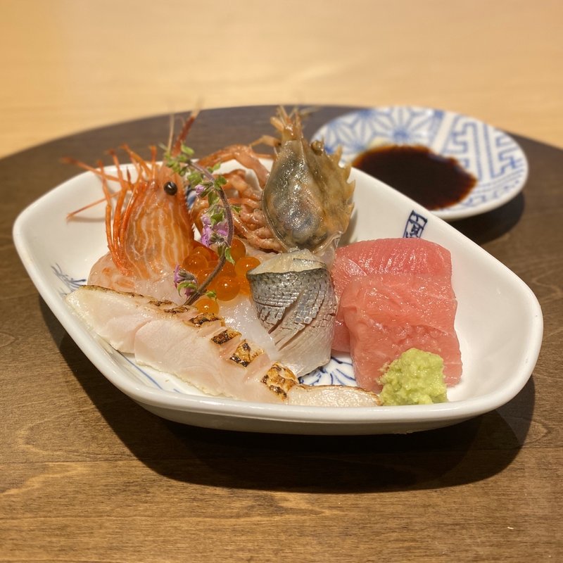 本日のお造り(鬼海老、シマエビ、あおりいかのいくら添、こはだのレモンバルサミコ酢、きはだまぐろ、本まぐろ中とろ、のどぐろの炙り)(乙味 あさ井)