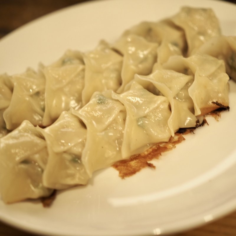 焼き餃子 七つ(港式餃子舗　福福 （ふくふく）)