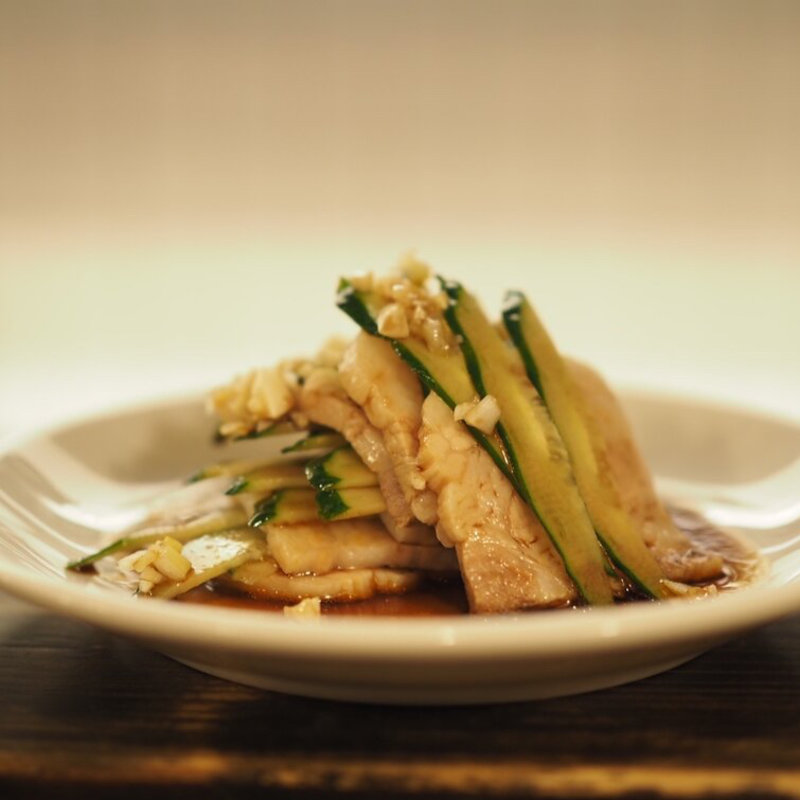 豚バラ肉のネギニンニクソースがけ(港式餃子舗　福福 （ふくふく）)